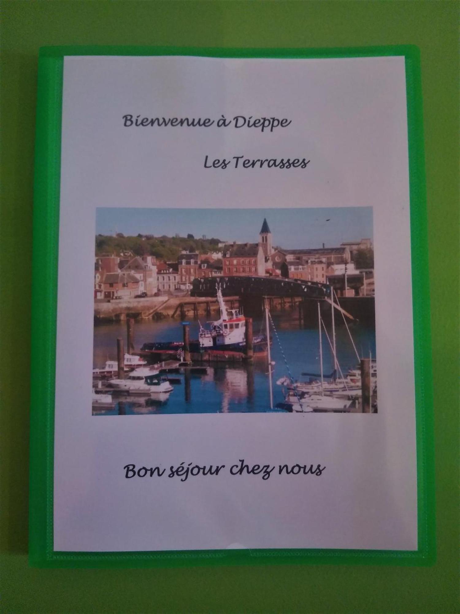 Les Belles Terrasses Dieppe ,3 appartements , LE VEGETAL de 1 à 8 personnes , LE TROPICAL de 1 à 6 personnes , LE FLORAL avec TERRASSE de 1 à 3 personnes , quartier calme au stationnement gratuit à coté de l'avenue verte Exterior foto