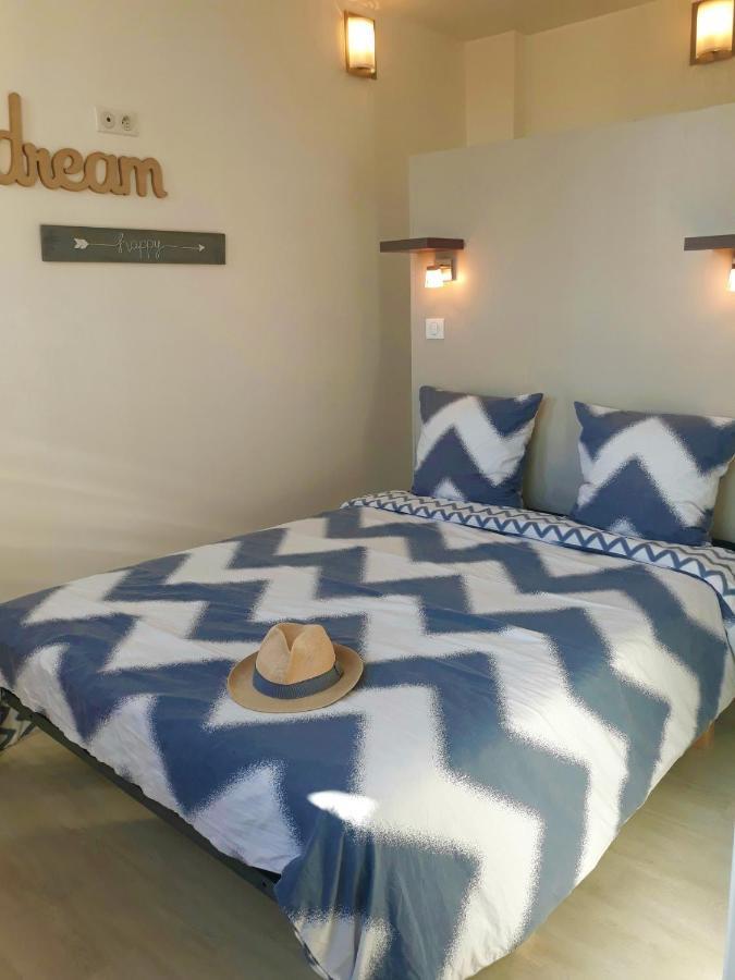 Les Belles Terrasses Dieppe ,3 appartements , LE VEGETAL de 1 à 8 personnes , LE TROPICAL de 1 à 6 personnes , LE FLORAL avec TERRASSE de 1 à 3 personnes , quartier calme au stationnement gratuit à coté de l'avenue verte Exterior foto